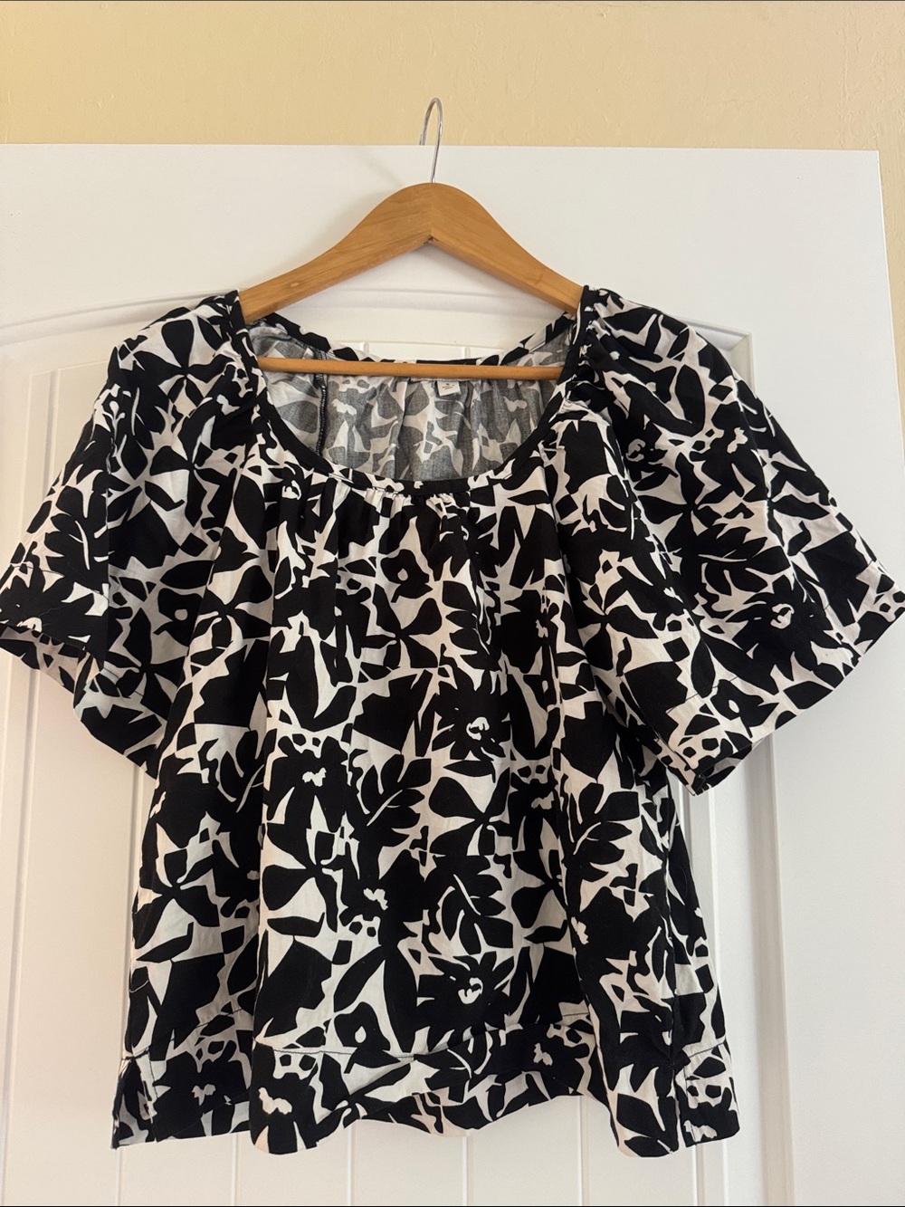 Flowy wide-sleeve blouse